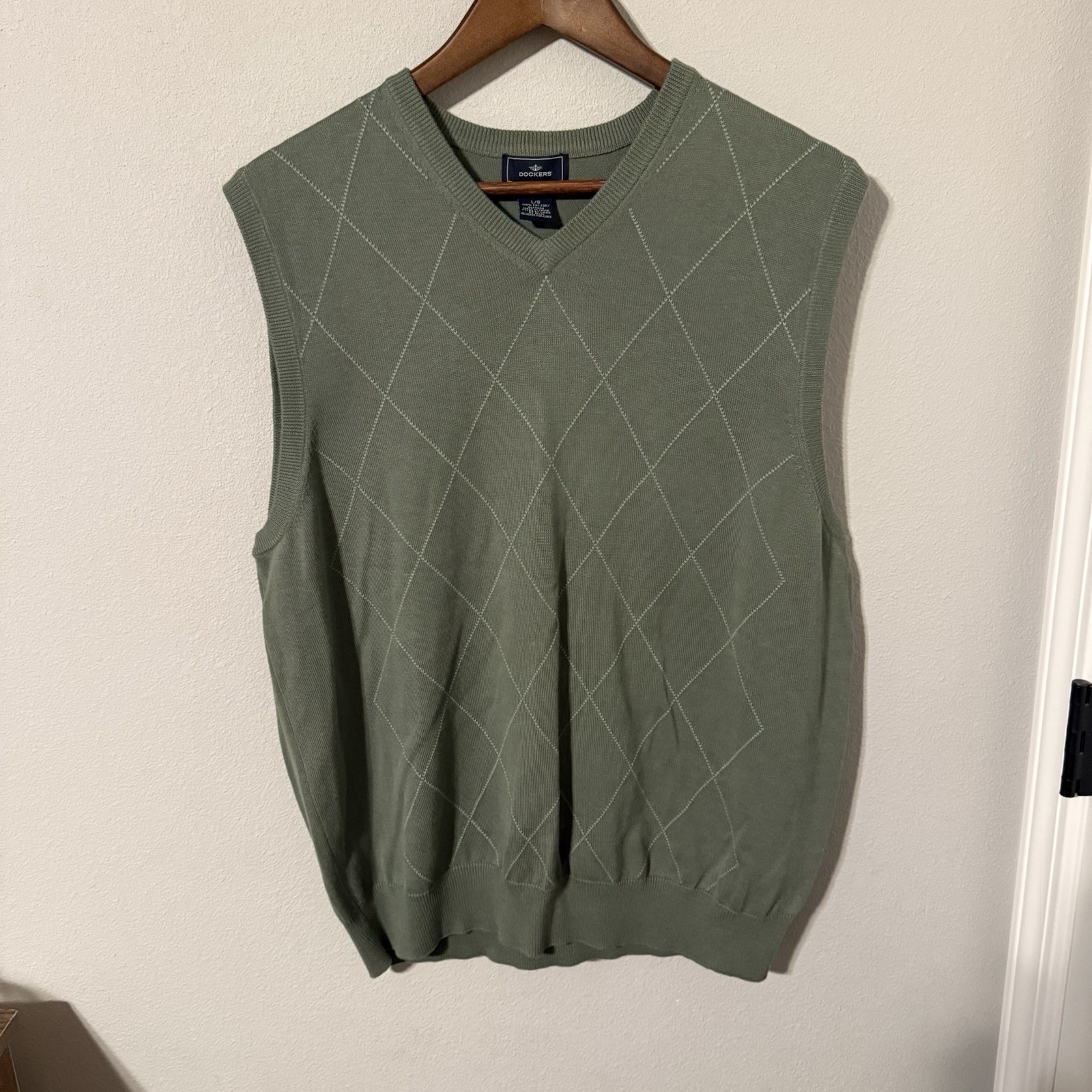 Dockers Men's Sweater Vest Size L Olive Green V-Neck Knit Vest Argyle